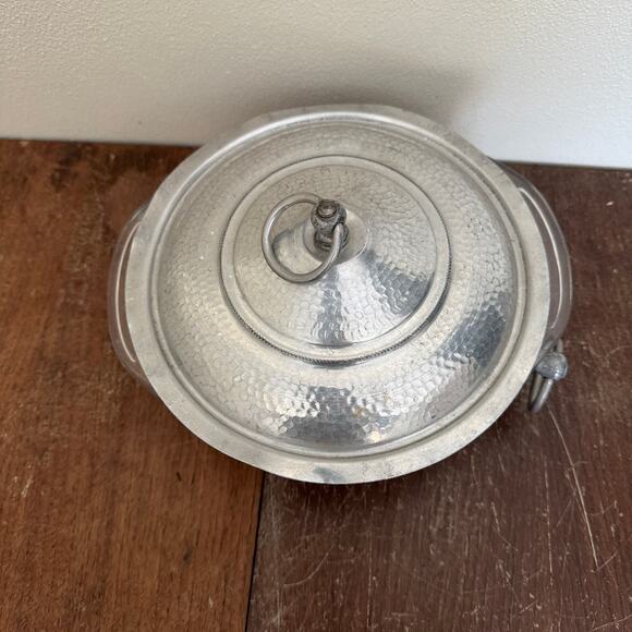 Vintage Hammered Aluminum Casserole Dish & Vintage Pryex 1.5 qt Glass Bowl - Picture 2 of 10